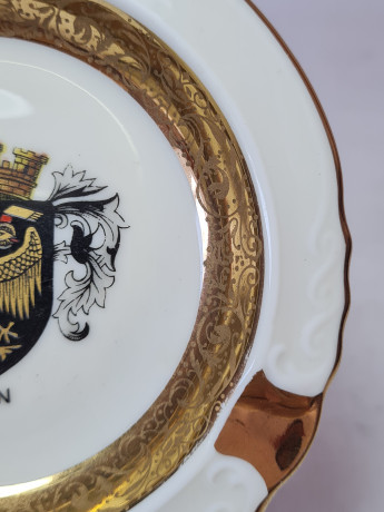 Пепельница винтажная Winterling Engen, белый фарфор с золотым декором "Герб Вены, 10,5 x 1,5 см, Германия, 1960-70гг.