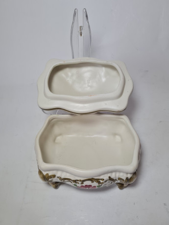 Bassano im Stil Шкатулка с фактурным цветочным узором "Розы", ручная роспись, 15 x 10 x 13,5 см, Италия, 1960-70гг.