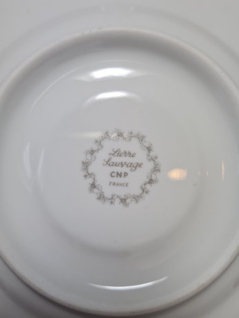 Lierre Lauvage CNP France Винтажная тарелка с фактурным краем "Продавец на ярмарке в Париже", Франция, 1960-70гг.