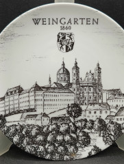 Тарелка декоративная в бело-черных тонах Altenkunststadt "Аббатство Вайнгартен (1860)" винтажная, фарфор, 17 см, Германия, 1960-70гг.