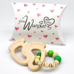 glucksWunder Holz Greifling Beissring Babyfusschen Buche personalisiert mit Name in Geschenkverpackung Деревянное кольцо для прорезывания зубов детские ножки бук персонализированное с именем в подарочной коробке