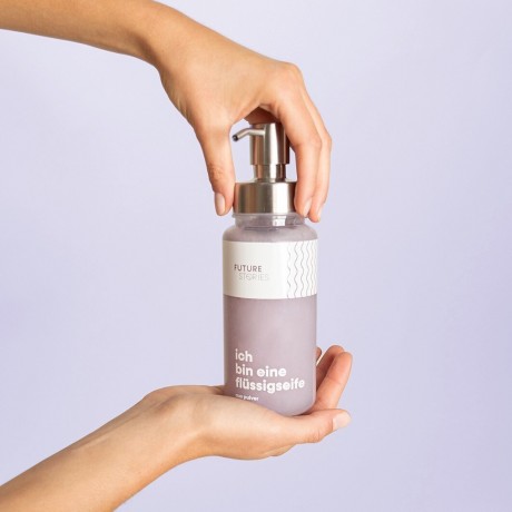 FUTURE STORIES Vorteilskit 3er Set Flussigseifen Pulver Lavendel & Bergamotte inkl. Pumpspender  Набор Advantage Kit из 3 жидких мыльных порошков лаванды и бергамота, включая помпу-дозатор