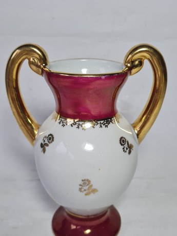 Ваза винтажная Limoges France "Замок Люневиль" с 2 ручками, среднего размера,  фарфор, 15.5 см, Франция, 1960-70гг.