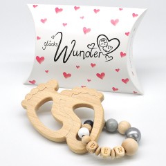 glucksWunder Holz Greifling Beissring Babyfusschen Buche personalisiert mit Name in Geschenkverpackung Деревянное кольцо для прорезывания зубов детские ножки бук персонализированное с именем в подарочной коробке