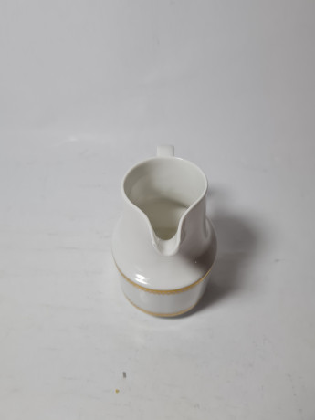 Rosenthal Bavaria, дизайнер Tapio Wirkkala Элегантный винтажный молочник, белый фарформ с золотым узором, 9,5см х 10,5см, Германия, 1960-70гг.