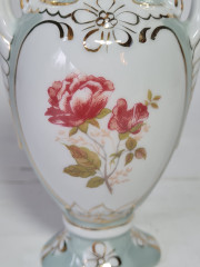 Ваза винтажная Royal Dux Bohemia, бело-светло-бирюзовый фарфор с цветочным декором и позолотой, 14,5 x 8 см, Чехословакия, 1960-70гг.