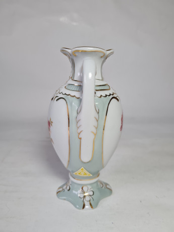 Ваза винтажная Royal Dux Bohemia, бело-светло-бирюзовый фарфор с цветочным декором и позолотой, 14,5 x 8 см, Чехословакия, 1960-70гг.