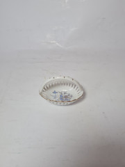 Reutter Белая фарфоровая корзинка с резным узором и сине-золотым цветочным орнаментом, 8,5 x 7 см, Германия, 1970-80гг.