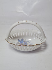 Reutter Белая фарфоровая корзинка с резным узором и сине-золотым цветочным орнаментом, 8,5 x 7 см, Германия, 1970-80гг.