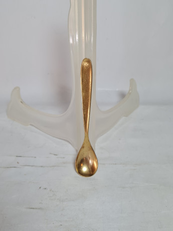 Набор винтажный: чайная пара и ложка WB Bavaria с изображением Bad Wildbad с золотым кантом, фарфор, Германия, 1960-70гг.