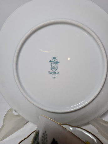 Reihnpfalz Hartporzellan Винтажное чайное трио "Желтые розы с темно-зелеными листьями" с позолоченным ободком, Германия 1960-70гг.