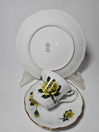 Reihnpfalz Hartporzellan Винтажное чайное трио "Желтые розы с темно-зелеными листьями" с позолоченным ободком, Германия 1960-70гг.