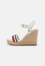 Tommy Hilfiger CORPORATE  High heeled sandals ecru CORPORATE Босоножки на высоком каблуке экрю