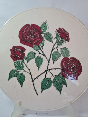 Блюдо винтажное Staffel Limburg, белый фарфор с декором из красных роз, 24 x 1,5 см, Германия, 1960-70гг.