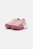 Nike Performance W AIR ZOOM SUPERREP 3 Sneaker low pink oxford/lt soft pink/pinksicle/black W AIR ZOOM SUPERREP 3 Низкие кроссовки женские розовый оксфорд/мягко-розовый/розовый/черный