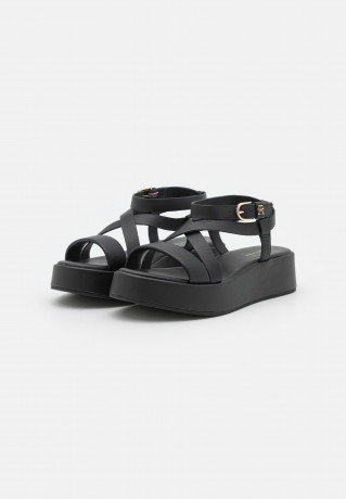 Tommy Hilfiger NEW FLATFORM STRAP Platform sandals black NEW FLATFORM STRAP Босоножки на платформе черный