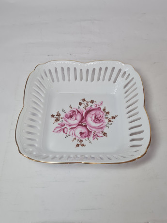 Weimar Квадратное фарфоровое блюдо с ажурным краем и цветочным рисунком "Розовые розы", 17 x 5 см, Германия, 1960-70гг.