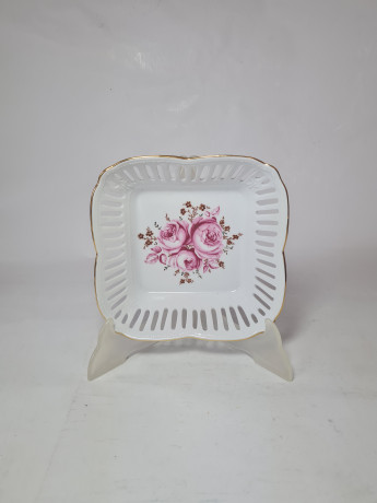 Weimar Квадратное фарфоровое блюдо с ажурным краем и цветочным рисунком "Розовые розы", 17 x 5 см, Германия, 1960-70гг.