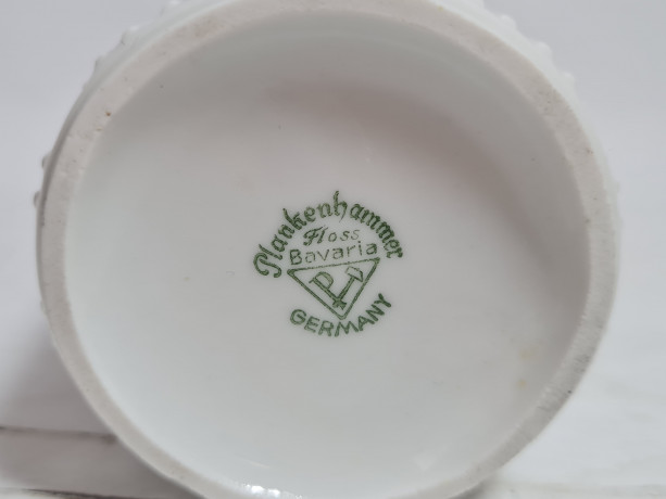 Ваза винтажная Plankenhammer Floss Bavaria с золотистым декором, фарфор, 19 см, Германия, 1960-70гг.