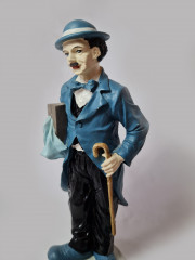 Статуэтка винтажная большая &quot;Чарли Чаплин в сине-черно-белом костюме с чемоданом и тростью&quot;, 23,5см x 8см, Германия, 1960-70гг.