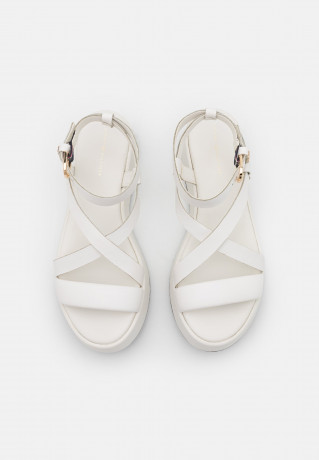 Tommy Hilfiger NEW FLATFORM STRAP Platform sandals ecru NEW FLATFORM STRAP Босоножки на платформе экрю