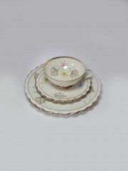 Winterling Marktleuthen Bavaria Чайное трио с рельефным позолоченным краем и цветочным рисунком, Германия, 1960-70гг.