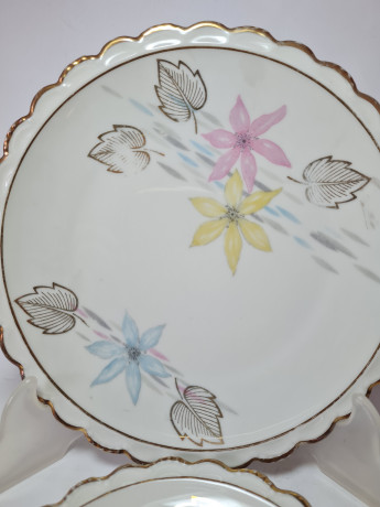 Winterling Marktleuthen Bavaria Чайное трио с рельефным позолоченным краем и цветочным рисунком, Германия, 1960-70гг.