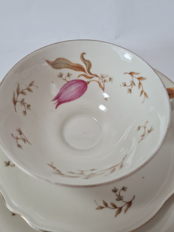 Wunsiedel Bavaria Чайное трио с позолоченным ободком "Розовые цветы и бутоны", Германия, 1960-70гг.