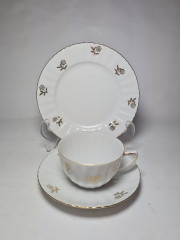 Im Stil von Schrinding Bavaria Чайное трио &quot;Золотые цветы&quot;, белый фарфор с рельефным узором, Германия, 1960-70гг.