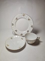 Im Stil von Schrinding Bavaria Чайное трио &quot;Золотые цветы&quot;, белый фарфор с рельефным узором, Германия, 1960-70гг.