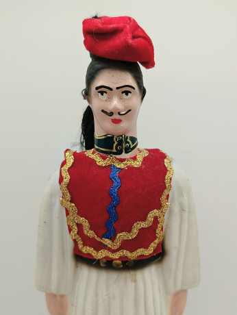 Бутылки винтажные Metaxa / Ouzo для алкогольных напитков в виде фигур женщины и мужчины в традиционных костюмах, мужчина - 31 х 11 см, женщина 33 х 14 см, Греция, 1980-90гг.