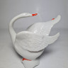 ARPO Curtea de Arges Фарфоровая фигурка "Лебедь с оранжевым клювом", 10,5см x 11см, Румыния, 1960-70гг. ARPO Curtea de Arges Фарфоровая фигурка "Лебедь с оранжевым клювом", 10,5см x 11см, Румыния, 1960-70гг.