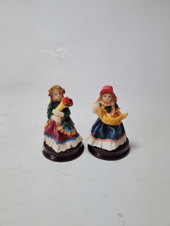 Винтажные статуэтки на подставке "Викторианская девушка с шалью" и "Викторианская девушка с букетом цветов", 2шт х 4см x 7см, Германия, 1960-70гг.