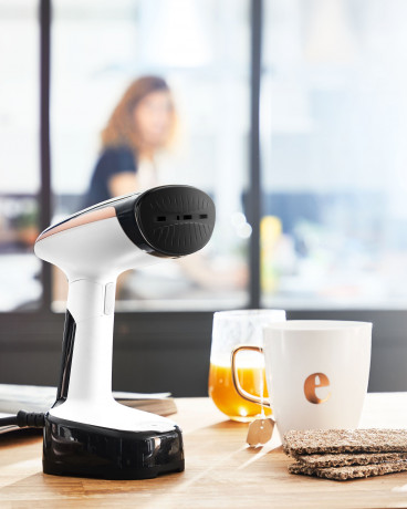 Tefal Tefal Dampfburste DT3030 Access Steam Pocket, 1300 W, 15 Sekunden Aufheizzeit, keimvernichtend, 120 ml Wassertank Паровая щетка Tefal DT3030 Access Steam Pocket, 1300 Вт, время нагрева 15 секунд, уничтожение микробов, резервуар для воды 120 мл