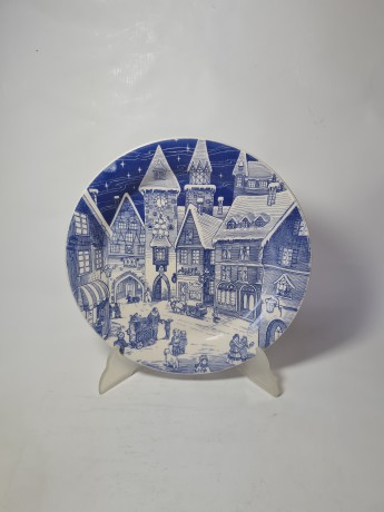 Тарелка декоративная винтажная Ironstone "Рождественский вечер", коллекционная, фарфор, 24 см, Англия, 1960-70гг.