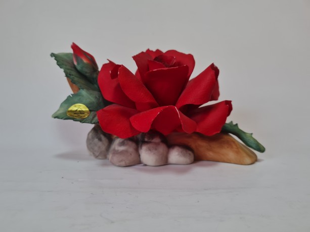 Статуэтка винтажная большая Capodimonte "Алая роза и бутон", фарфор,10 х 20 см, Италия, 1960-70гг.