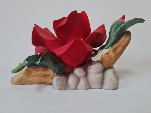 Статуэтка винтажная большая Capodimonte "Алая роза и бутон", фарфор,10 х 20 см, Италия, 1960-70гг.