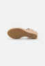 Tommy Hilfiger LOW WEDGE Espadrilles sandrift НИЗКАЯ КЛЕТКА Эспадрильи песчаный нанос