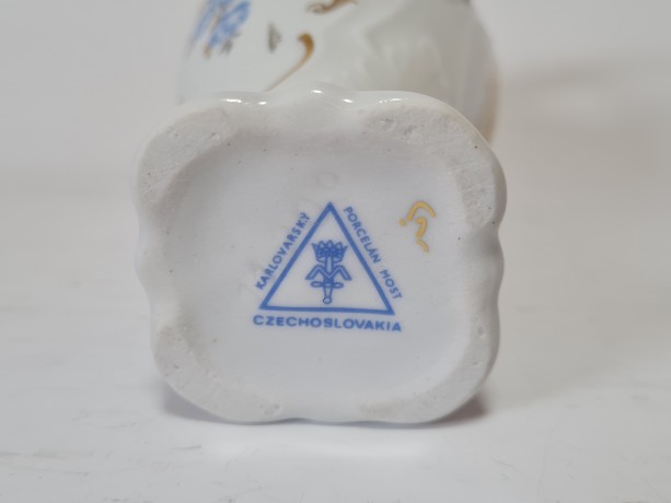 KARLOVARSKY Фарфоровая ваза с ручками "Нежные голубые цветы", 15см, Чехословакия, 1950-60гг.