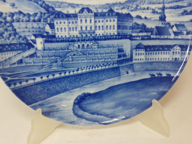 Furstenberg Декоративная тарелка в бело-синих тонах "Замок Штенгель в Саарбрюкке", 24 x 2,5 см, Германия, 1960-70гг.