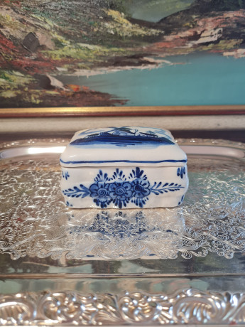 Шкатулка винтажная Delft Blue, дельфтский фарфор с рисунком в синих тонах "Мельница", 10,5 x 8,5 x 5,5 см, Голландия, 1960-70гг.