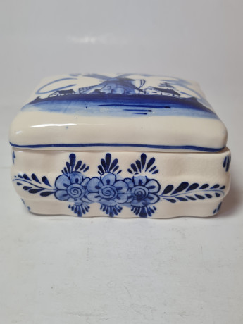 Шкатулка винтажная Delft Blue, дельфтский фарфор с рисунком в синих тонах "Мельница", 10,5 x 8,5 x 5,5 см, Голландия, 1960-70гг.