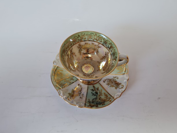 ECHT GOLD Чайная чашка с обильной позолотой, узором и рисунком снаружи и внутри, Германия, 1950-60гг.