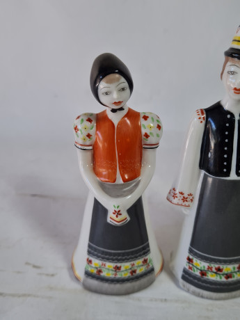 Парные фигурки винтажные Hollohaza "Девушка", "Юноша" в национальных костюмах, фарфор, 12.5 см, 2 шт., Венгрия, 1960-70гг.