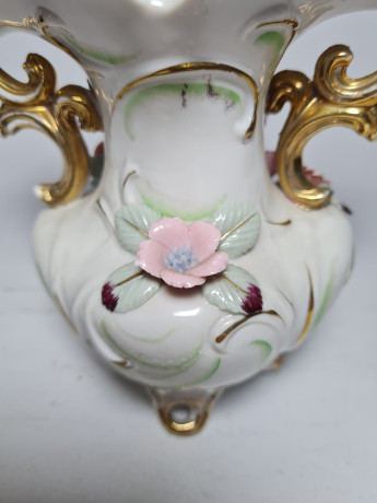 Bassano Im Still Ваза с декором из розовых цветов с позолоченными ручками, 14,5см x 14см, Италия, 1900гг.