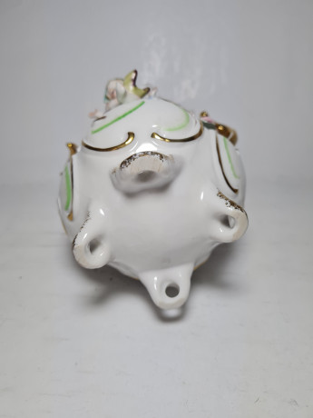 Bassano Im Still Ваза с декором из розовых цветов с позолоченными ручками, 14,5см x 14см, Италия, 1900гг.