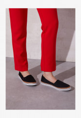 Tommy Hilfiger ICONIC KESHA SLIP ON Slip-ons black ICONIC KESHA SLIP ON Слипоны черный