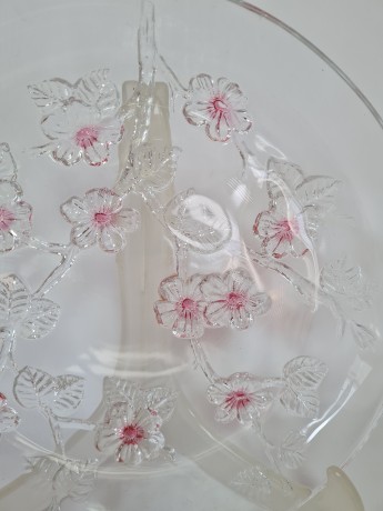 Mikasa Carmen Круглое блюдо, бело-розовые цветы на стекле, 3.5см x 21см, 1950-60гг.