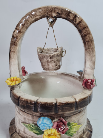 Фигурка винтажная "Колодец с ведром" Capodimonte, серо-коричневая керамика, 10 x 16 см, Италия, 1960-1970гг.