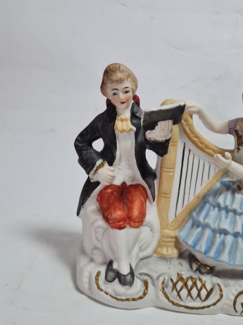 Статуэтка винтажная Dresden Im Stil "Музыканты с арфой", 12 x 5 x 12 см, Германия, 1960-1970гг.